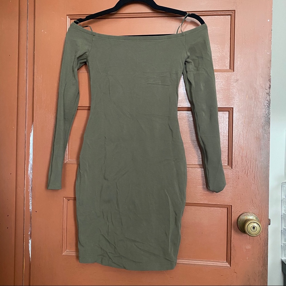 NWOT - Express off shoulder dress- size XS